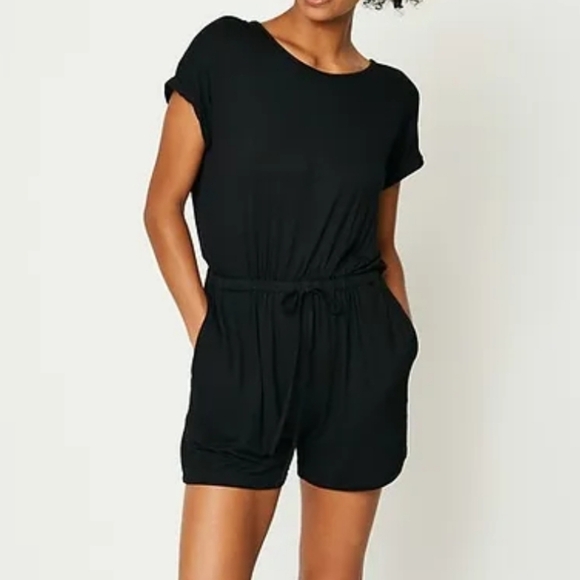 BCBG‎ MAXAZRIA short black relaxed style jumpsuit for women size xs with pockets - Picture 1 of 16